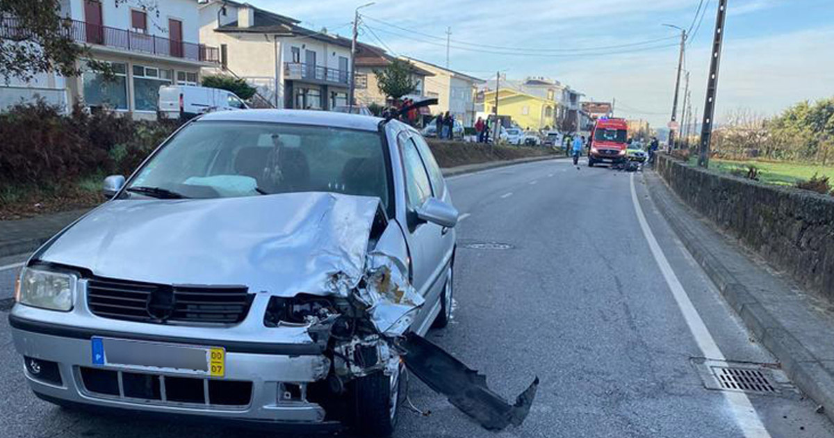 Read more about the article Motociclista morre após violento acidente, em Paços de Ferreira