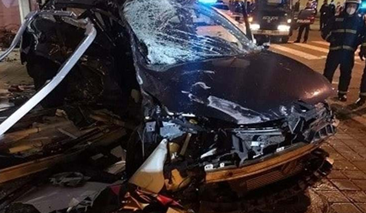 Read more about the article Jovem de 20 anos morre após carro passar o vermelho a alta velocidade no Porto