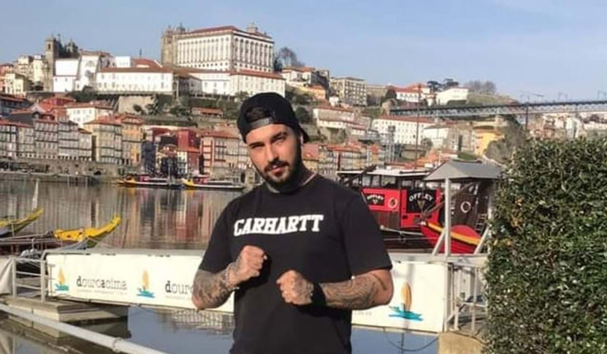 Read more about the article Jovem pai de 23 anos encontrado morto dentro de casa. Há sinais de crime