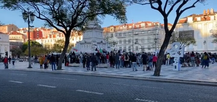 Protesto contra o uso obrigatório de máscara nas ruas de Lisboa