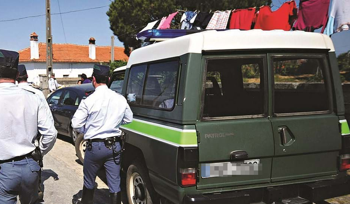 Read more about the article Bebé de 2 anos encontrado sozinho em casa cercado de droga. Pai de 23 anos detido, em Tarouca