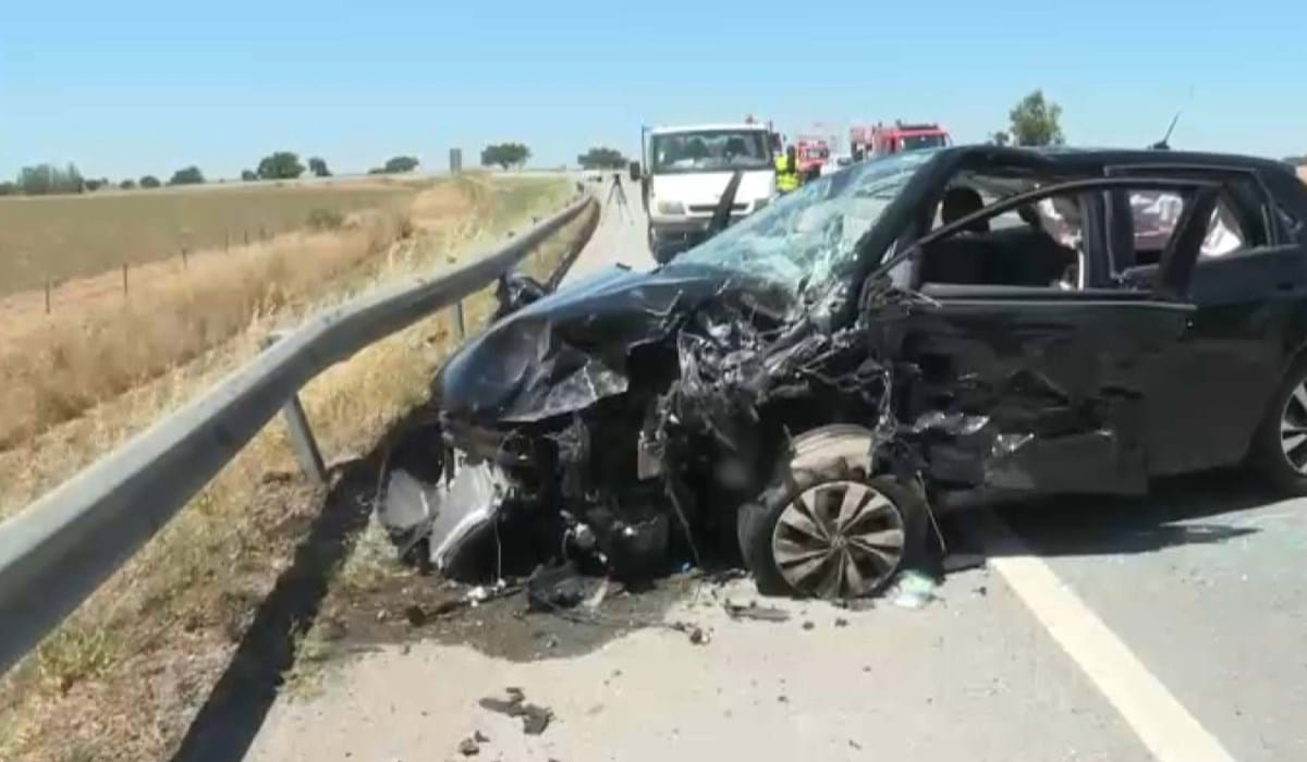 Violenta colisão na IC1 provoca um morto e quatro feridos. Criança é transportada de helicóptero para o hospital