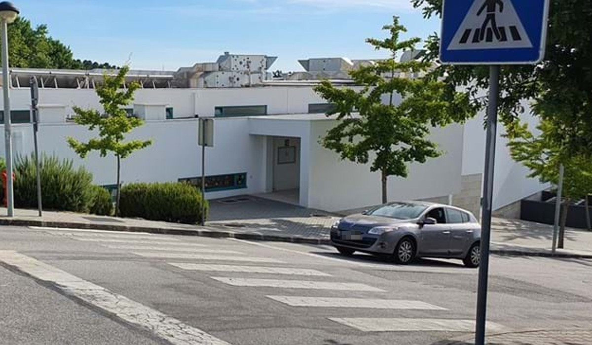 Read more about the article Menino de 5 anos impedido de entrar na escola por dívida de 270 euros relativa a refeições, em Seia