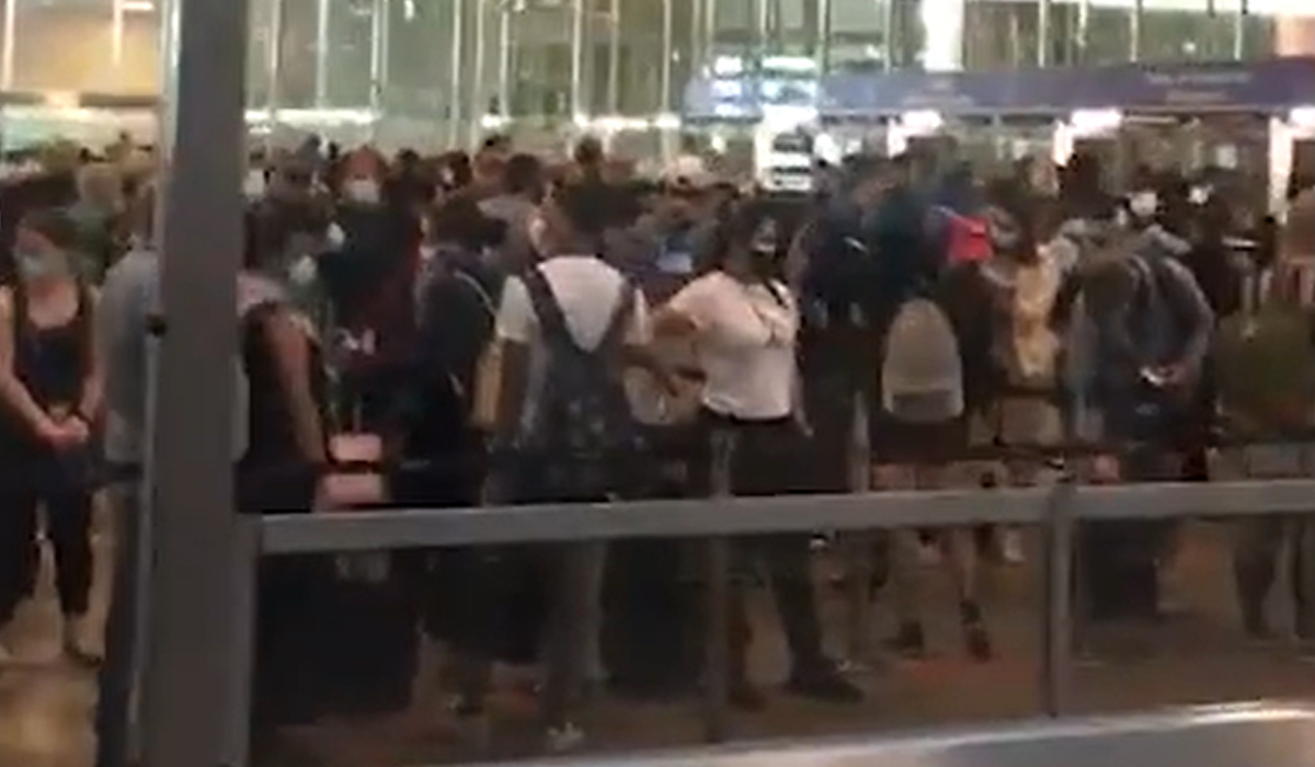 Read more about the article Caos no Aeroporto de Lisboa após a chegada em simultâneo de 3 mil passageiros