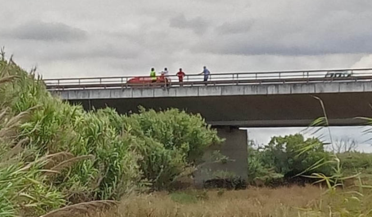 Read more about the article Homem atira-se da ponte após despiste em Santarém. Mulher e as duas crianças assistiram a tudo