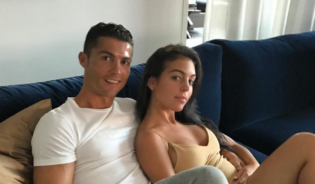 Read more about the article Após 4 anos juntos, Georgina desespera por casamento com Ronaldo