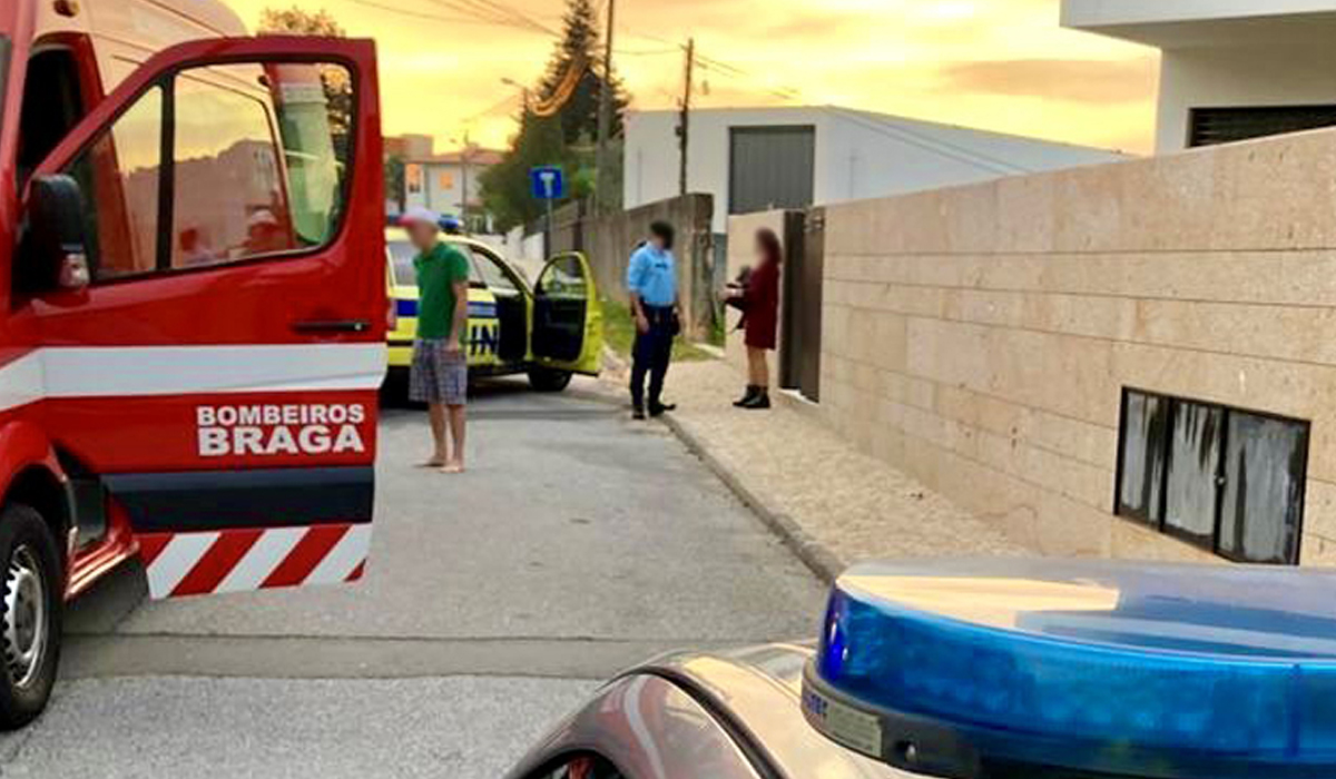 Read more about the article Bebé de 2 anos cai para a piscina e pai salva-o da morte, em Braga. Está em estado grave