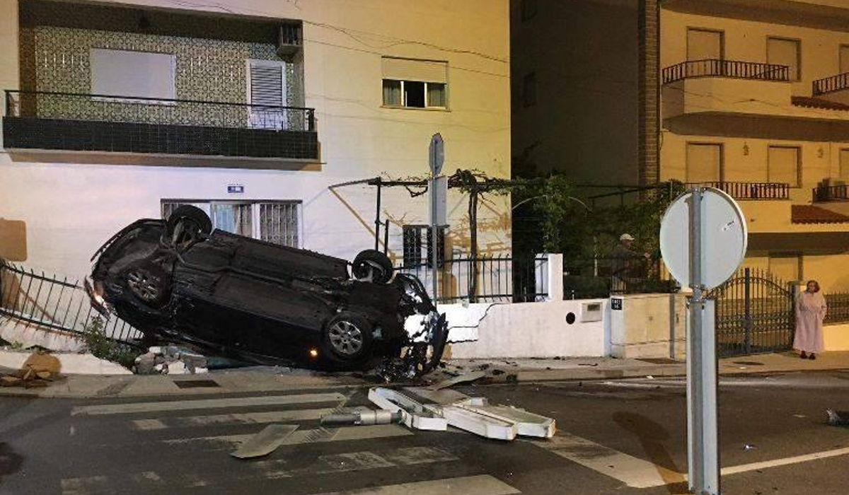 Read more about the article Carro a alta velocidade despista-se e entra por casa adentro em Castelo Branco
