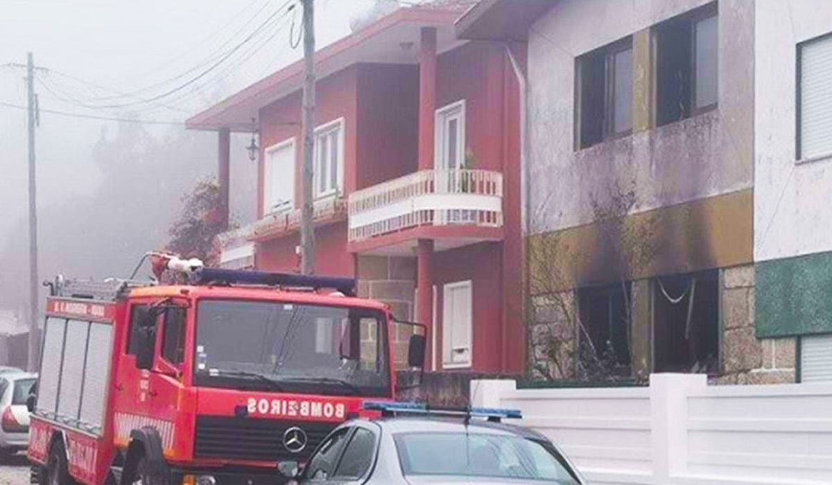 Read more about the article Filho e mãe morrem em incêndio dentro da própria casa na Maia. Irmão luta pela vida