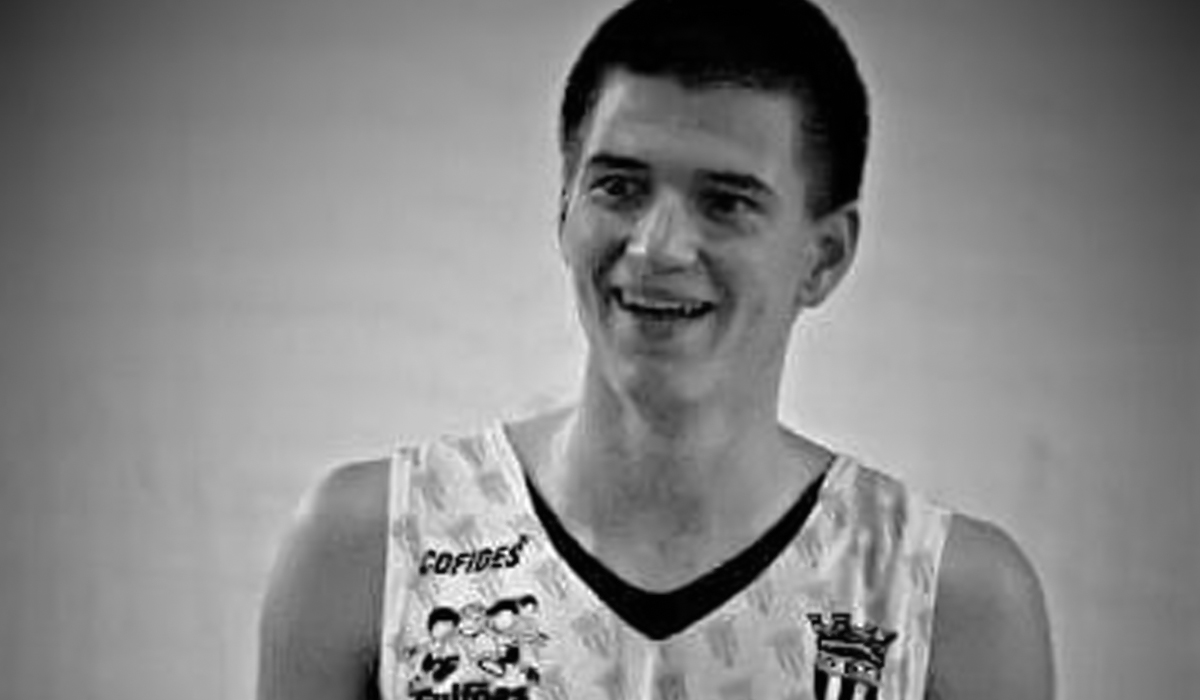 Read more about the article A homenagem ao jovem atleta morto à pancada na fila de uma discoteca no Porto: “Na nossa memória ficará sempre…”