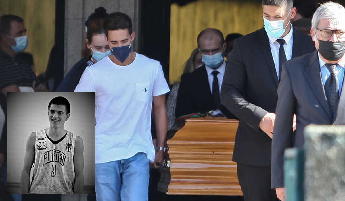 Read more about the article Amigos carregam em lágrimas o caixão de Paulo Correia no seu funeral
