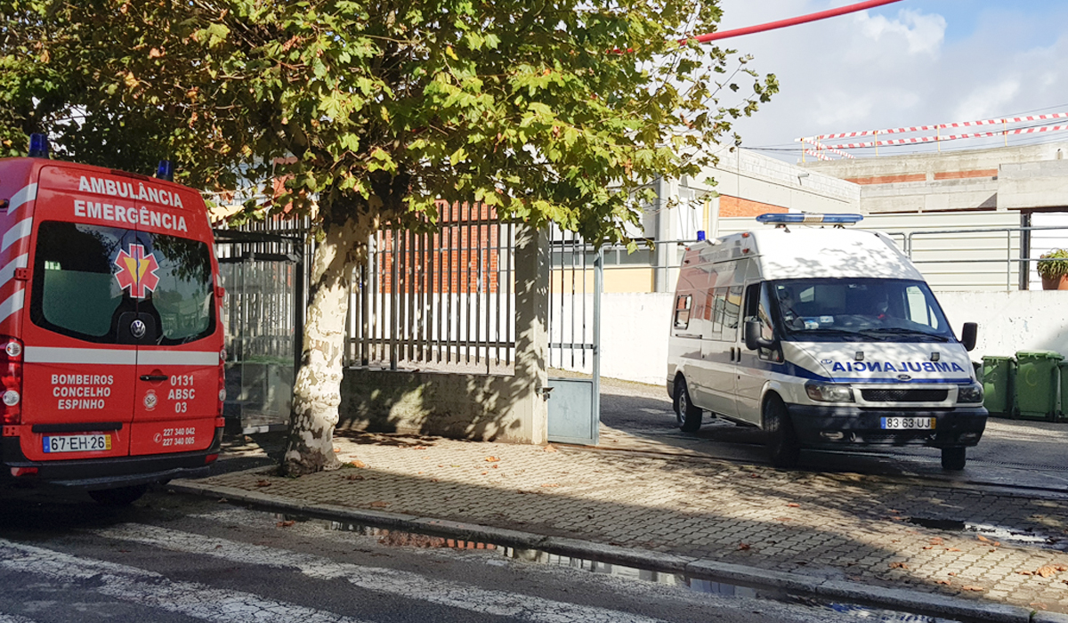 Rapaz de 17 anos morre na cantina da escola engasgado, em Espinho