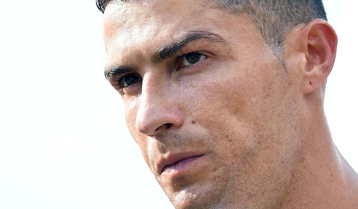 Read more about the article Cristiano Ronaldo furioso com chefe de redação da France Football: “Usou o meu nome para se promover”