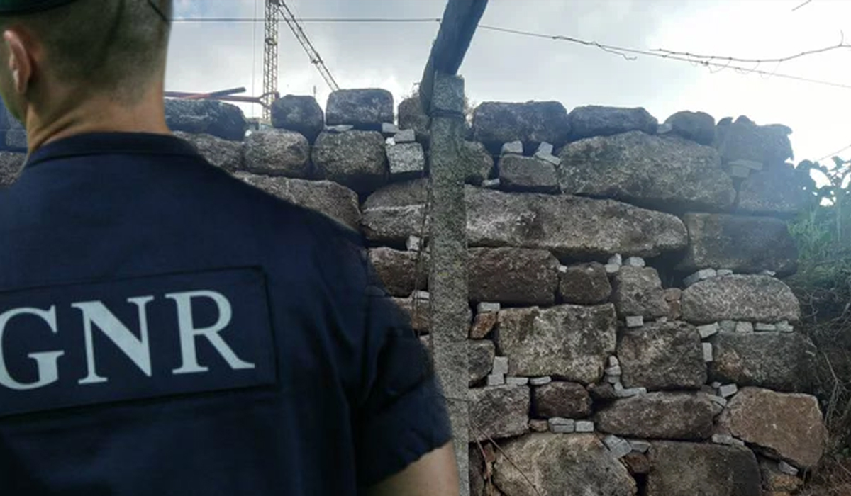 Read more about the article GNR encontra 400 mil euros em cofres escondidos num muro de pedra em Penafiel