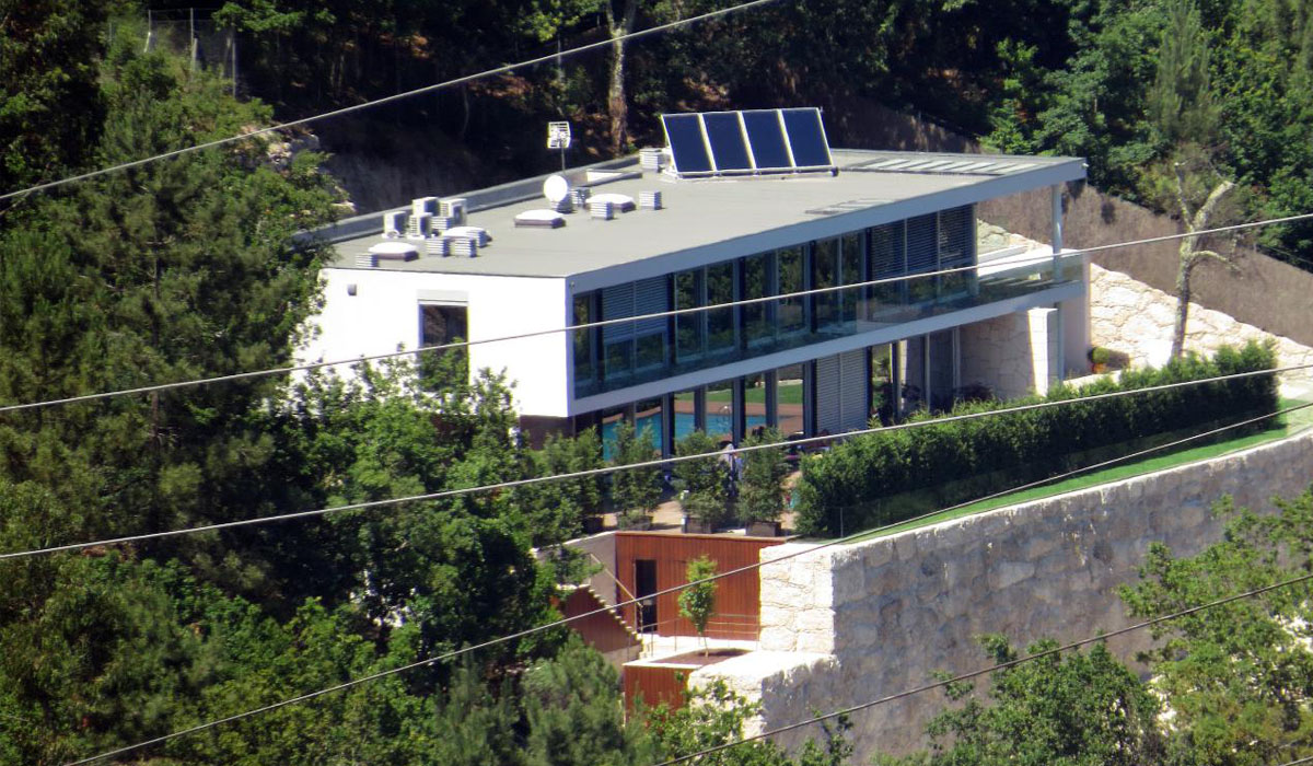Read more about the article Cristiano Ronaldo demoliu anexos ilegais da casa do Gerês e doou todo o interior a famílias carenciadas