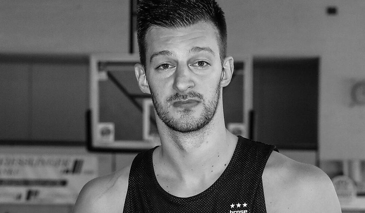 Read more about the article Atleta de basquetebol morre de derrame cerebral após desmaio durante treino