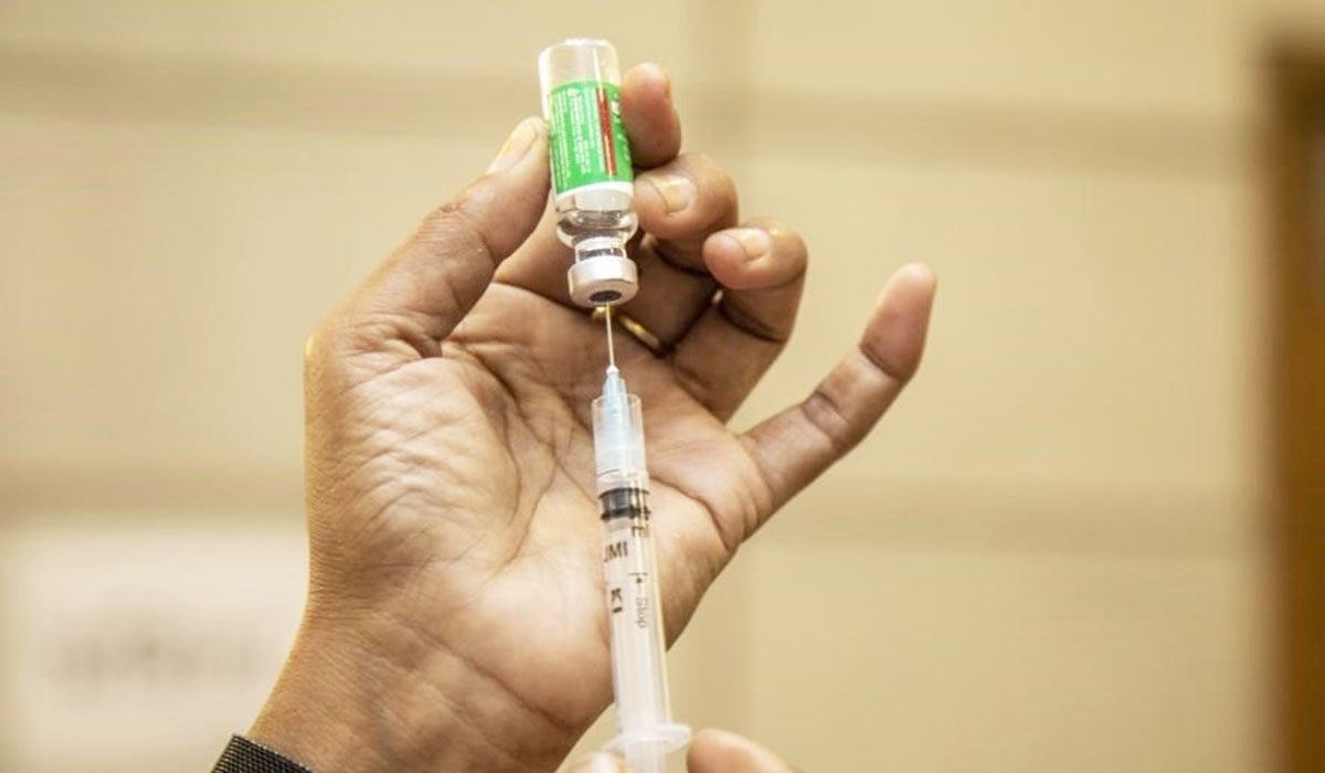 Read more about the article Agência Europeia do Medicamento alerta para possível efeito secundário de vacina da Covid-19