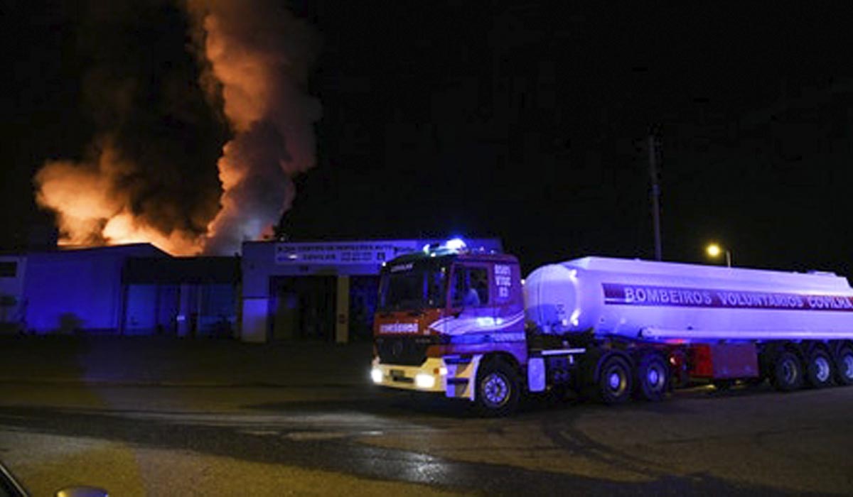Read more about the article Incêndio em fábrica de tecidos deixa Covilhã em sobressalto