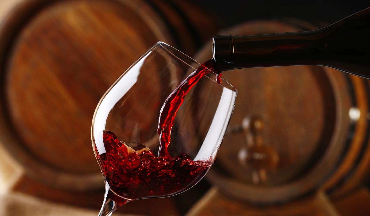 Read more about the article Estudo sugere que beber vinho tinto pode reduzir risco de infeção por Covid-19