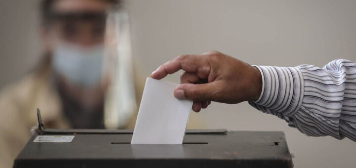 Governo anuncia que eleitores em confinamento podem sair para ir votar