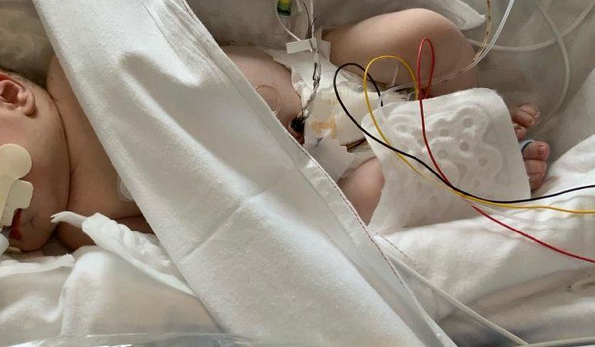 Read more about the article Menino com 13 meses luta pela vida contra Covid-19 no hospital São João
