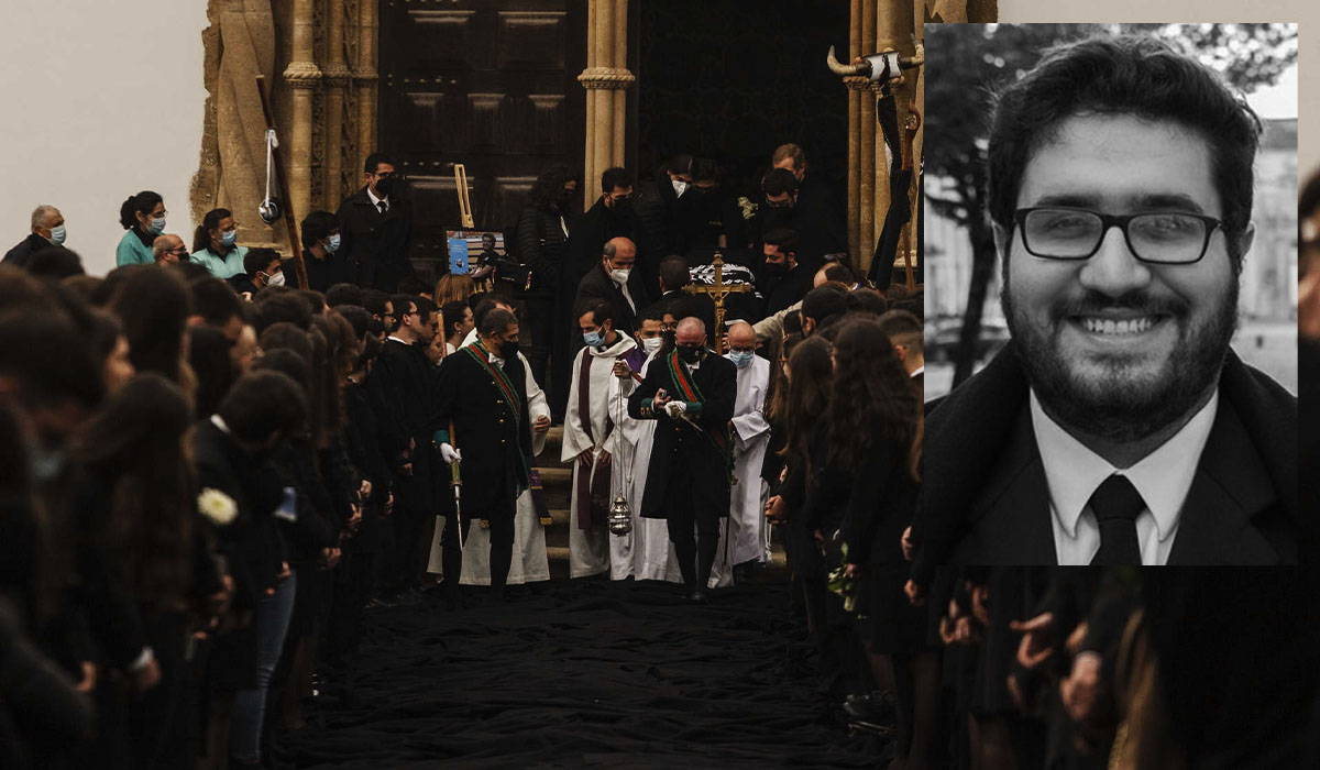 Read more about the article Dor e lágrimas no manto negro na última homenagem ao presidente da Associação Académica de Coimbra