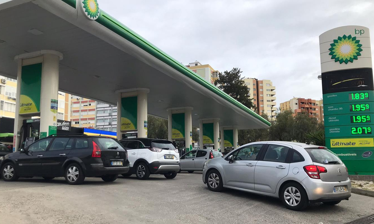 Read more about the article Combustíveis deverão subir mais 12 cêntimos na gasolina e 18 no gasóleo na próxima semana