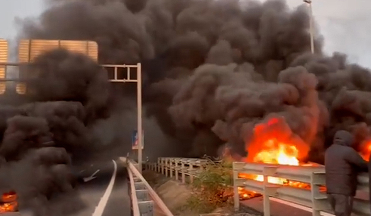 Read more about the article Pescadores colocam fogo na ponte sobre o Guadiana como protesto contra o preço dos combustíveis