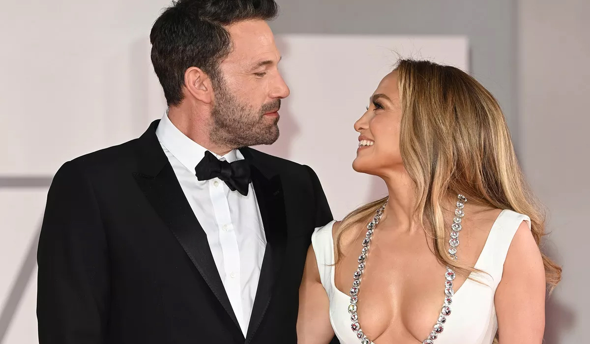 Read more about the article Jennifer Lopez faz acordo em que exige sexo quatro vezes por semana para casar com Ben Affleck