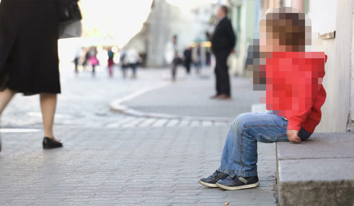 Read more about the article Menino de dois anos encontrado sozinho na rua completamente sujo e debilitado