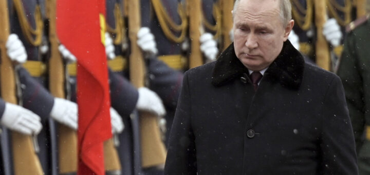 Putin apela ao Ocidente para travar fornecimento de armas à Ucrânia e mostra-se disponível para dialogar