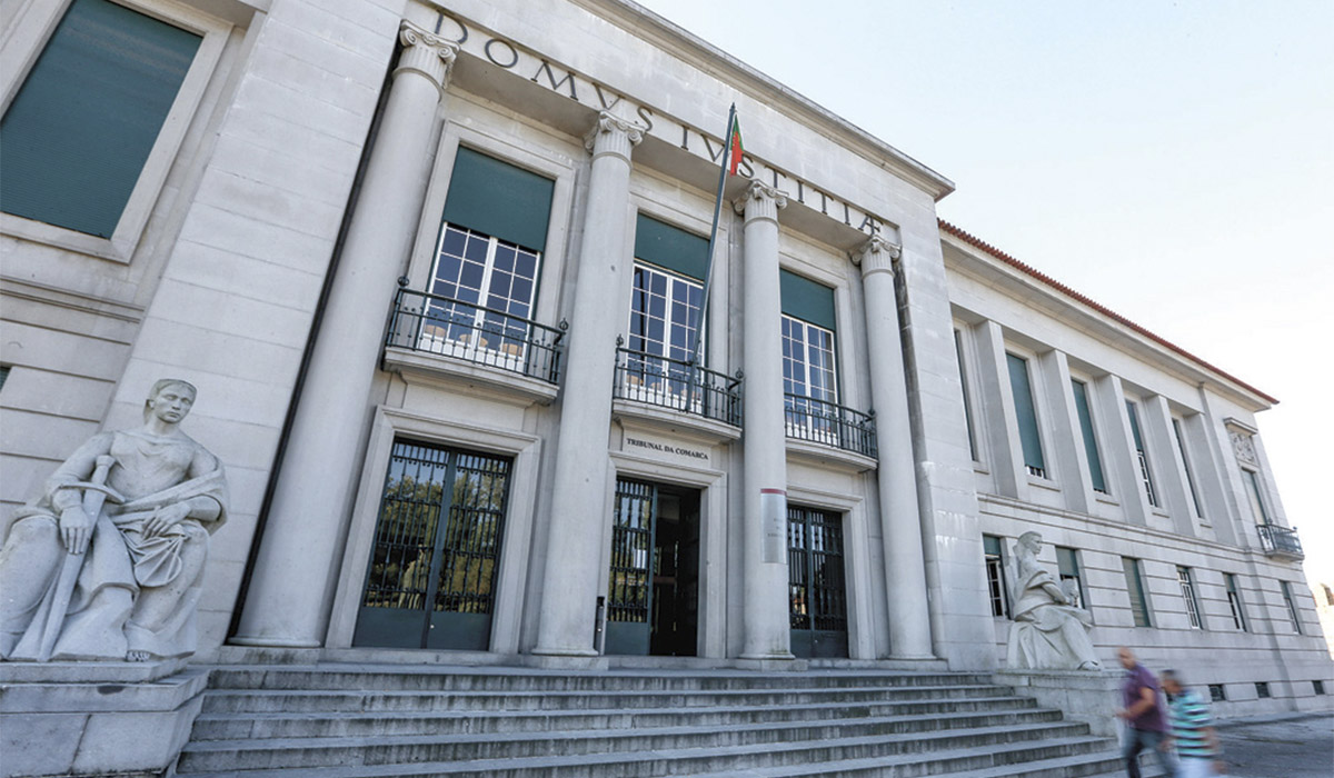 Read more about the article Jovem de 21 anos sai de casa da mãe para não viver na pobreza e exige que lhe pague pensão de alimentos