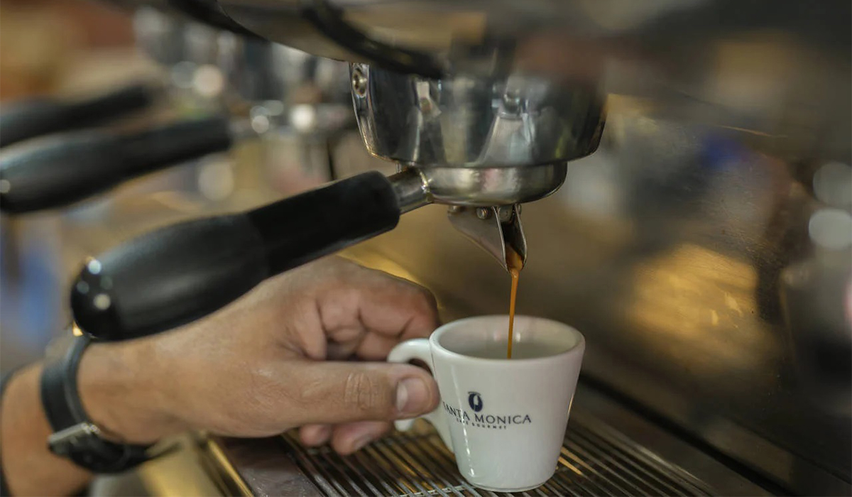 Read more about the article Cliente indignado chama a polícia por lhe cobrarem 2 euros por um café