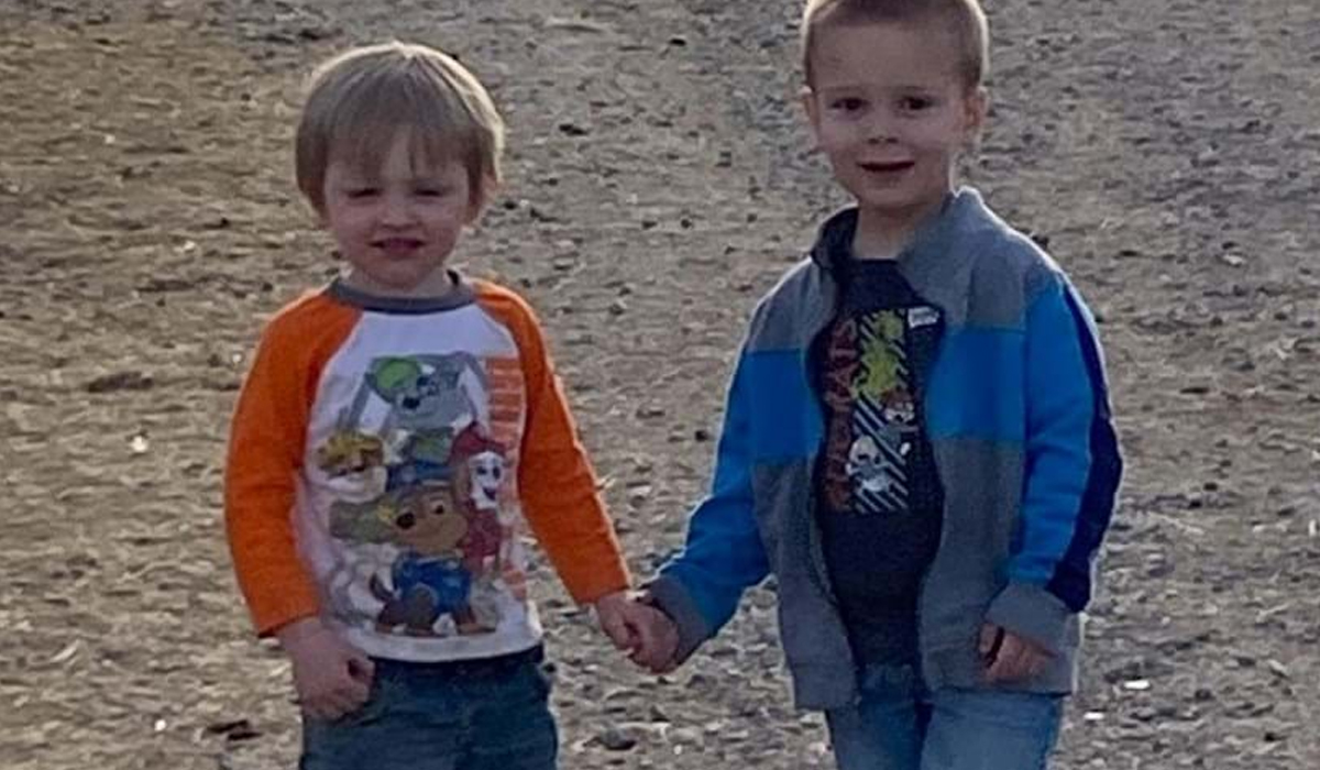 Read more about the article Dois meninos de 3 anos morrem atropelados enquanto brincavam num estábulo