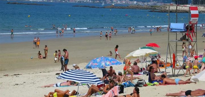 Quem urinar no mar ou na praia em Vigo terá de pagar 750 euros de multa