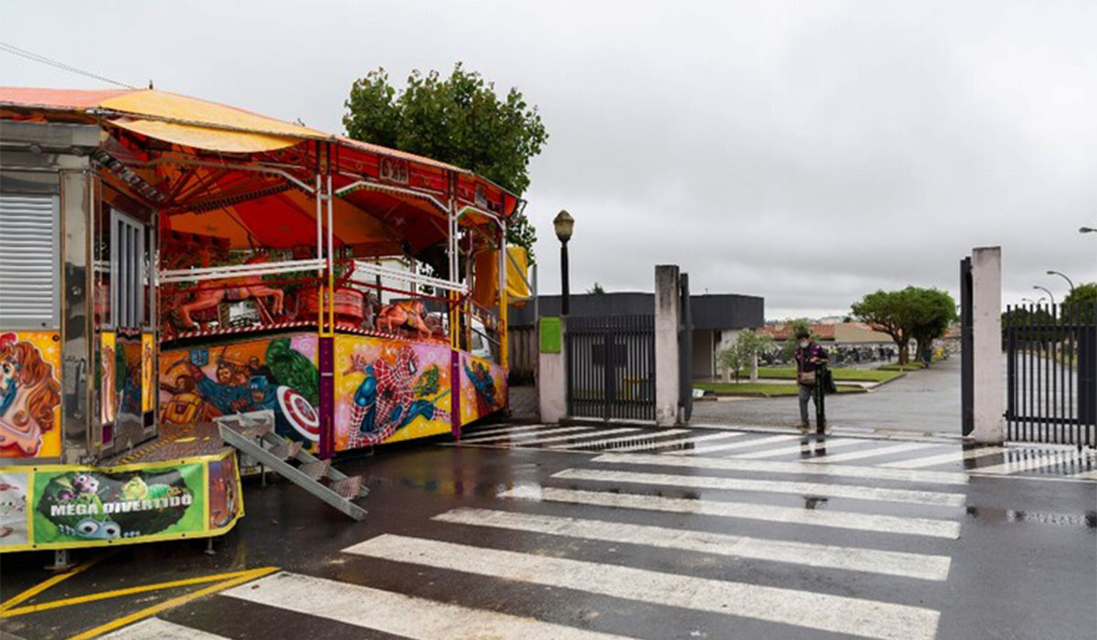 Read more about the article População de Ermesinde revoltada com carrosséis em frente ao cemitério