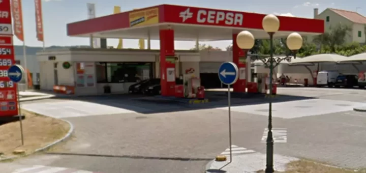 Automobilista denuncia posto de combustível da Cepsa por ter água misturada no gasóleo que abasteceu