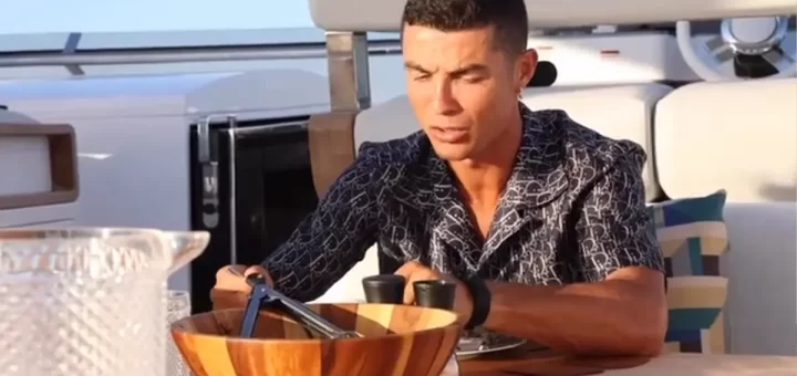 Cristiano Ronaldo canta Nininho Vaz Maia em iate de luxo
