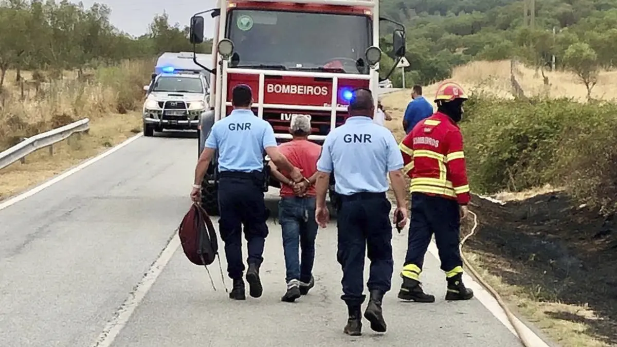 GNR detém incendiário com ajuda de populares em Montemor-o-Novo