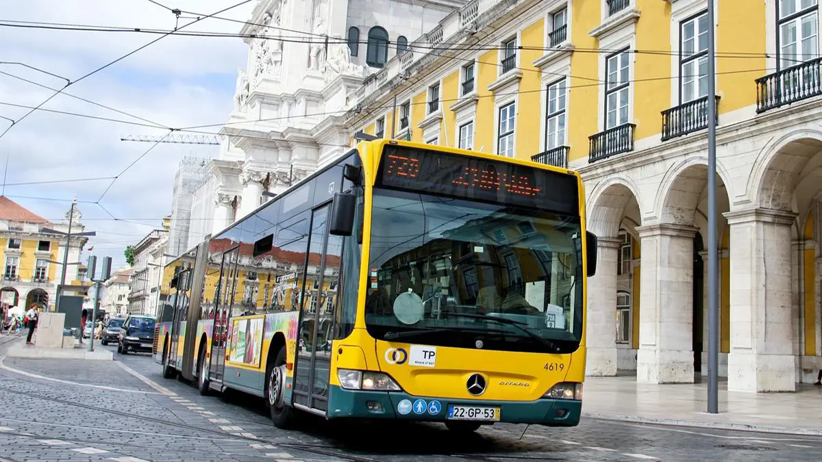 Moradores com mais de 65 anos passam a utilizar transportes em Lisboa de forma gratuita