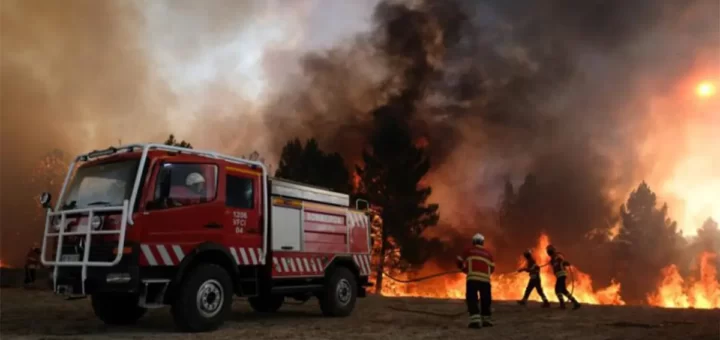 Dois bombeiros feridos em combate a incêndio em Abrunhosa-a-Velha