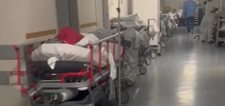 "Cenário de guerra": Dezenas de internados em camas nos corredores do Hospital Padre Américo, em Penafiel