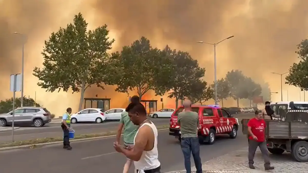 Casas a arder e pelo menos 5 feridos em incêndio em Palmela. Situação é catastrófica