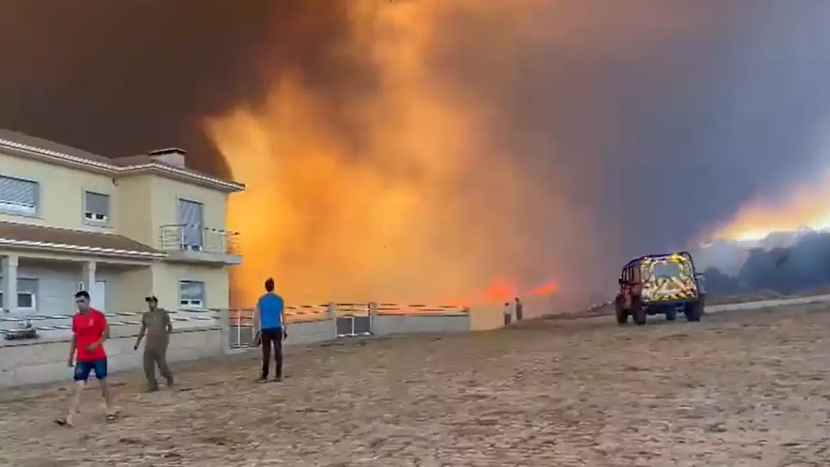 Quase 200 bombeiros combatem incêndio em Vila Pouca de Aguiar. Há risco de explosão