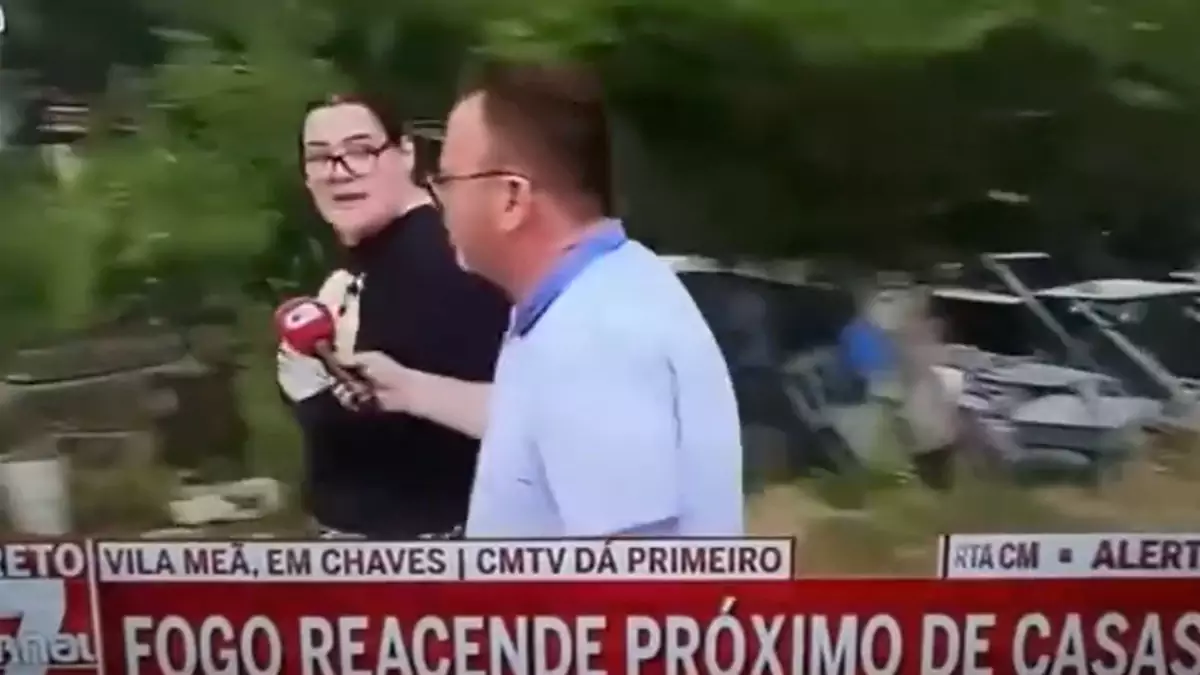 Mulher arrasa jornalista da CMTV em direto durante incêndio: "Se deixasse o microfone e viesse ajudar é que você era um senhor"