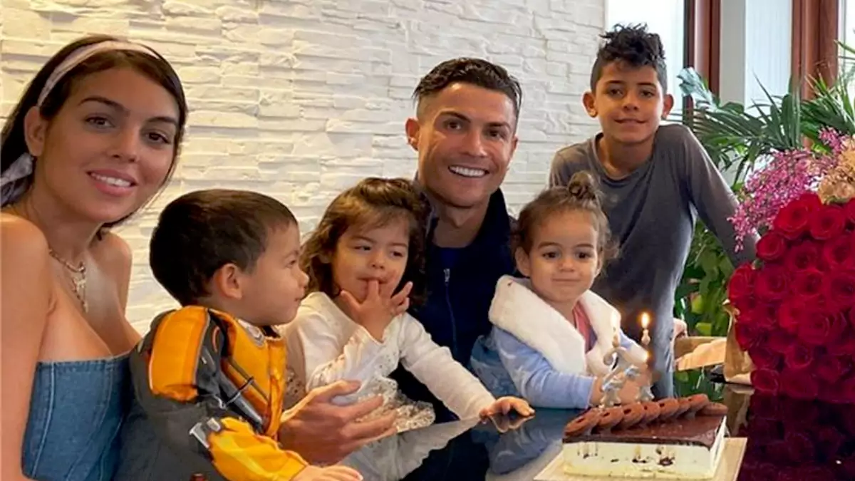 Cristiano Ronaldo coloca futebol em segundo plano pela primeira vez na carreira para estar com a família