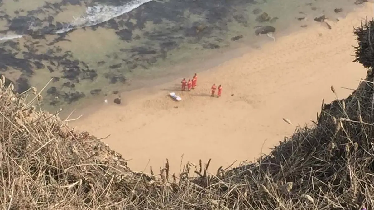 Homem morre de doença súbita enquanto apanhava navalheiras na praia das Amoreiras