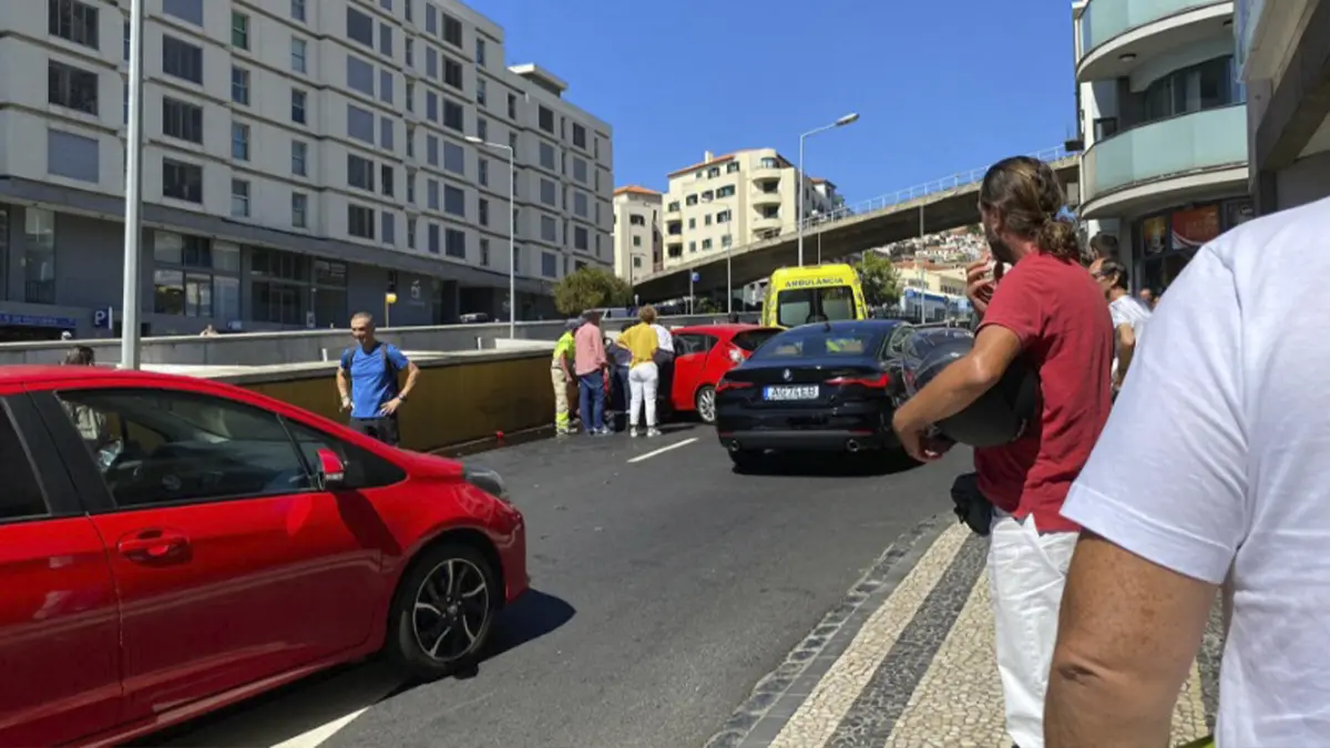 Condutor morre subitamente e criança fica ferida ao saltar de carro em andamento, no Funchal
