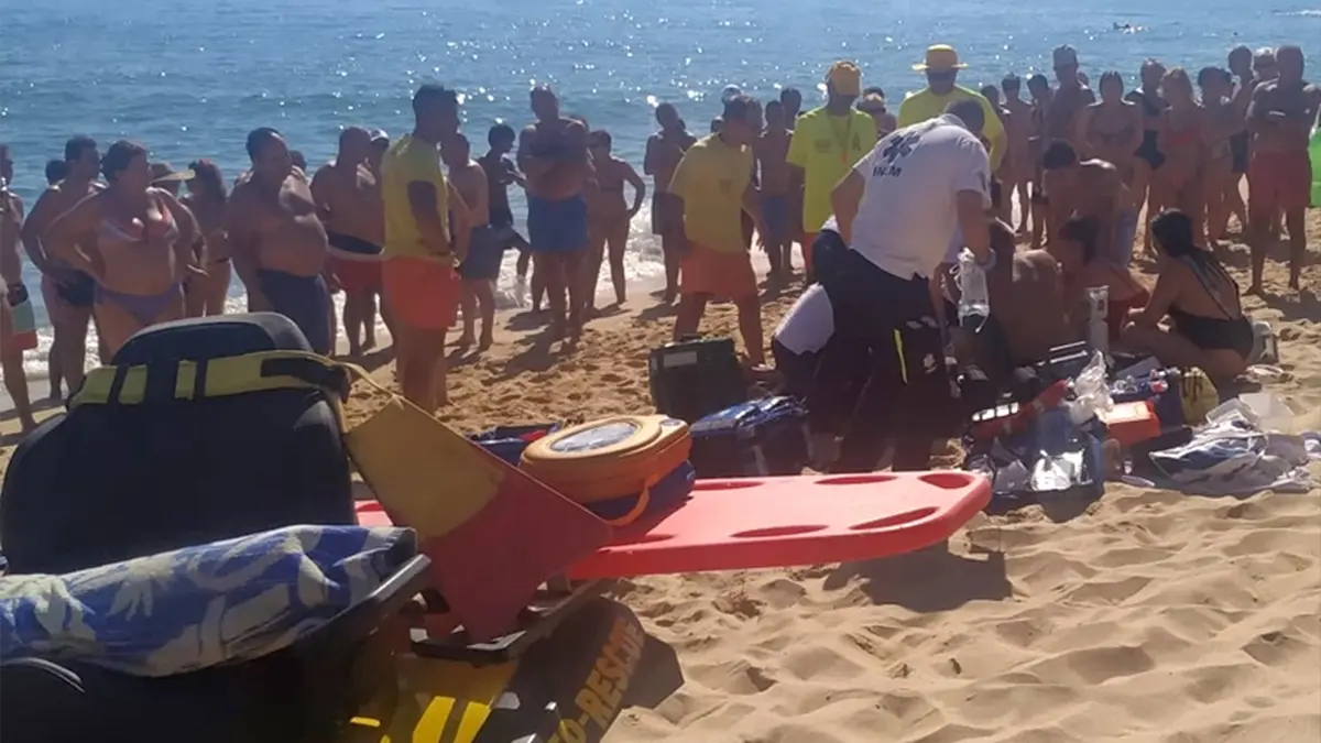 Homem retirado sem vida da praia de Quarteira, após afogamento