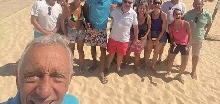 Marcelo Rebelo de Sousa apanhado de férias no Algarve com os amigos